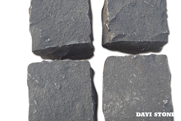 Cubes ZP-Black Basalt All sides natural split 10x10x10cm - Dayi Stone